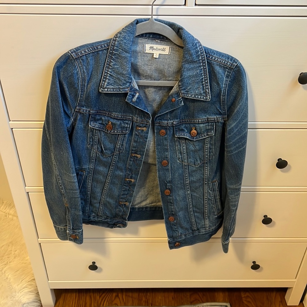 Madewell denim jacket. Size medium.